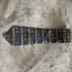 Basics by Croft & Barrow 100% silk tie